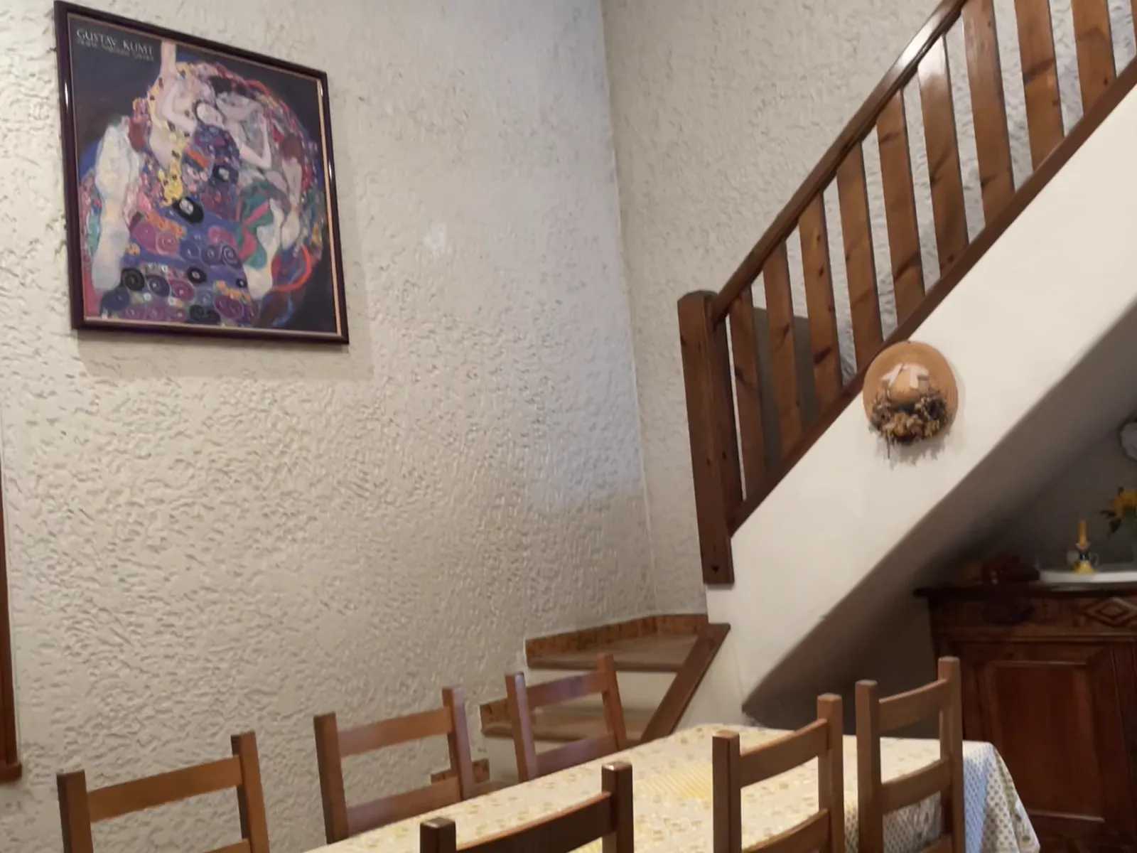 Séjour & cage d'escalier rénovés