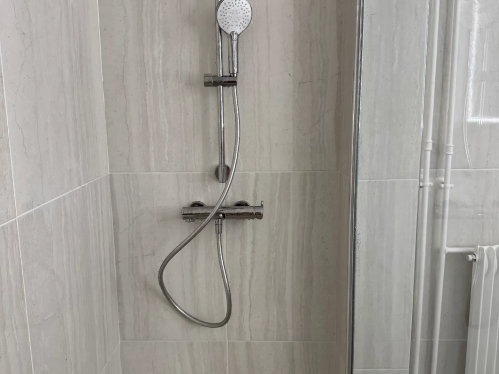 Douche à l'italienne — robinetterie thermostatique