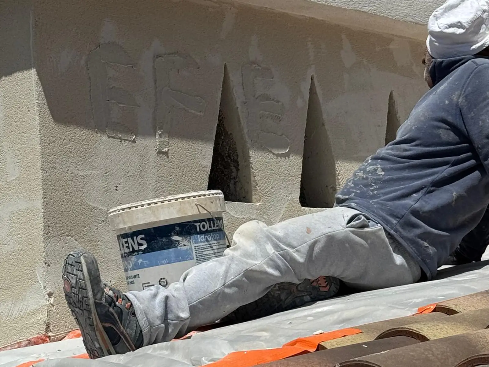 Pose de tuiles — chantier de couverture