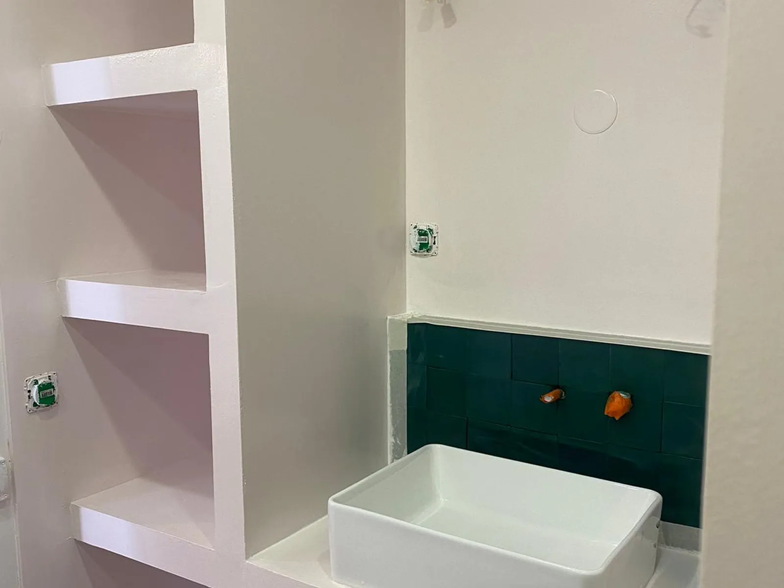 Vasque et alimentation — salle d'eau